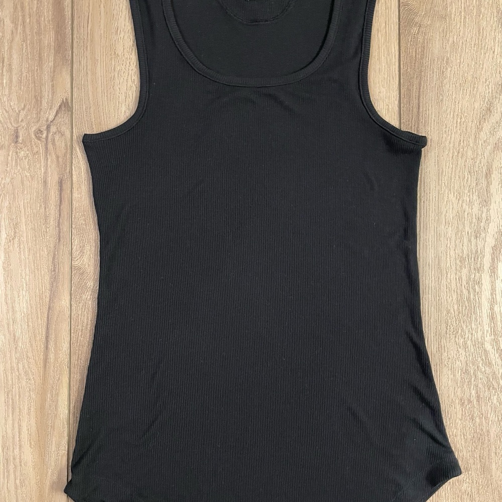 Under Armour Black Ribbed Scoop Neck Tank Top